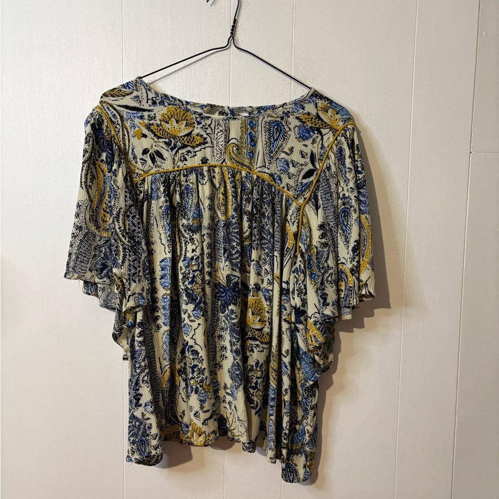 Maurice’s Floral Print Women's Top. Blue/Black/Gold. Paisley